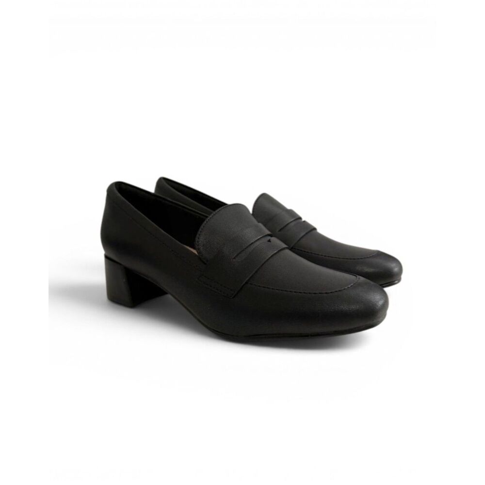 Clarks Iridessa Sky Black loafer. New in Box! Size 8 M